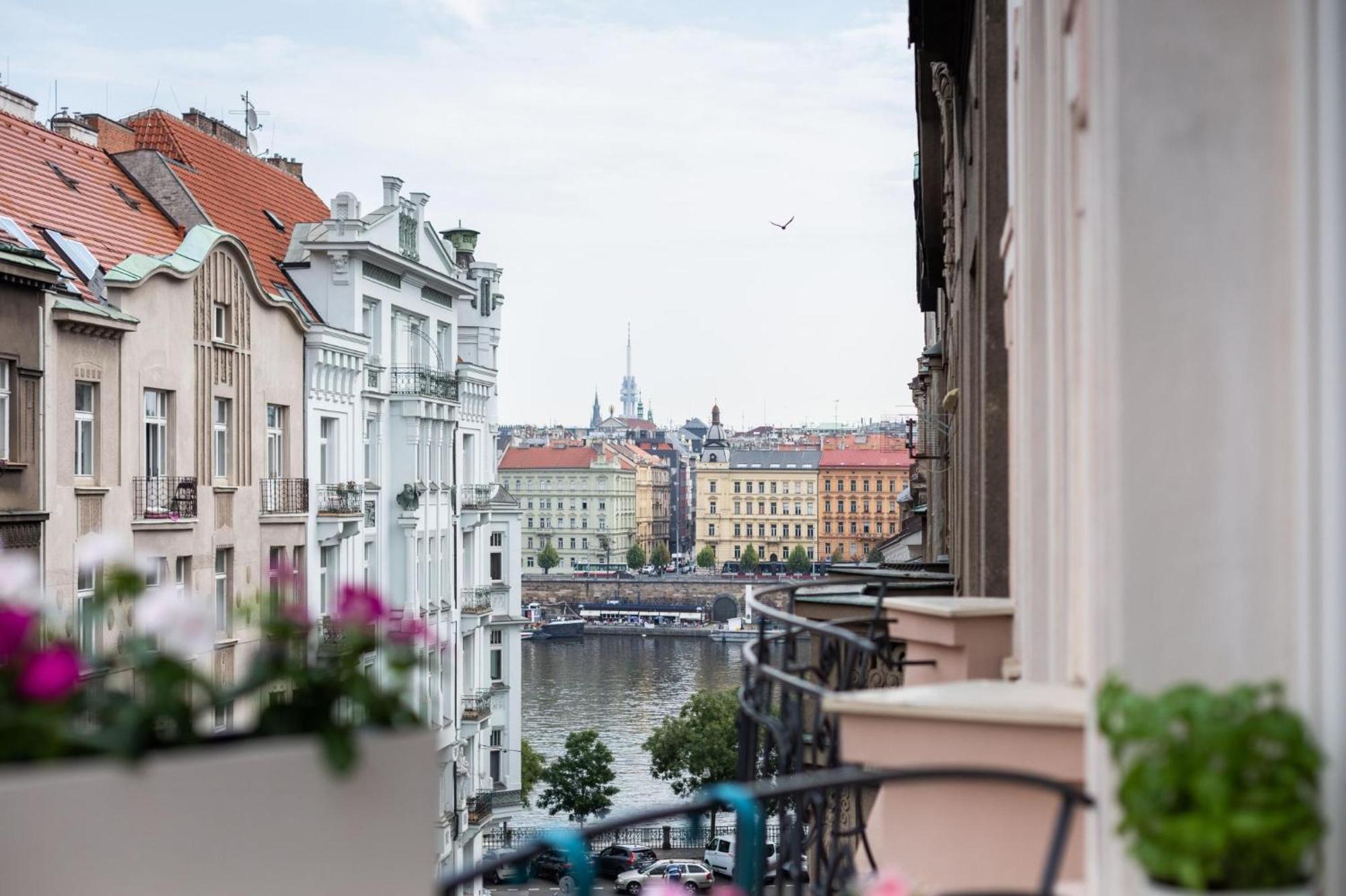 Prague Days - Sunny Riverside Apartments With Terraces 외부 사진